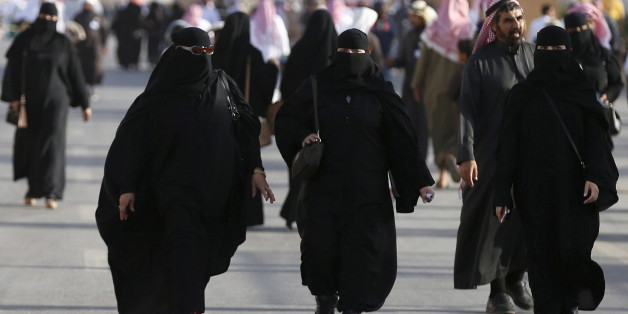 Saudi women arrive to attend Janadriyah Culture Festival on the outskirts of Riyadh, Saudi Arabia February 8, 2016. REUTERS/Faisal Al Nasser