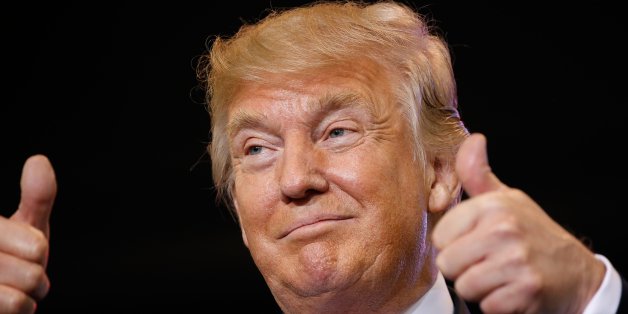 U.S. President Donald Trump gives the crowd a thumbs up at a campaign rally in Phoenix, Arizona, U.S., August 22, 2017. REUTERS/Joshua Roberts