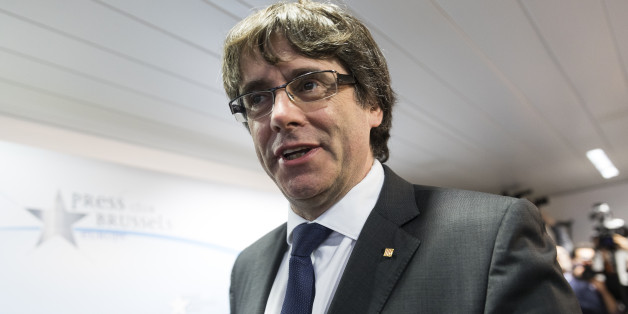 BRUSSELS, BELGIUM - OCTOBER 31: Dismissed Catalan regional President Carles Puigdemont i Casamajó attends a press conference at International Press Club of Brussels on October 31, 2017 in Brussels, Belgium. Puigdemont was dismissed from the post after Spanish Government implemented the Spanish Constitution's article 155 in response to the Catalan Parliament's vote in favor of declaring independence. (Photo by Thierry Monasse/Corbis via Getty Images)