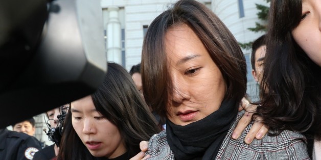 최순실씨의 조카 장시호씨가 8일 서울 서초동 서울중앙지법에서 열린 결심공판을 마친 뒤 법정을 나서고 있다.
