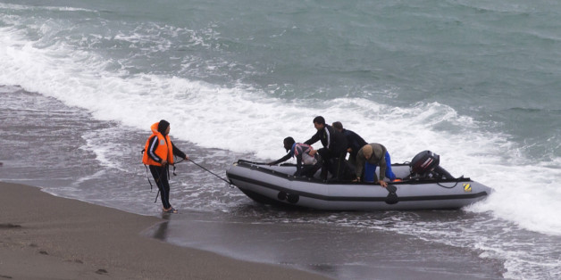 Moroccan soldiers arrive at the Moroccan side of the fence that separates Spain's North African enclave of Ceuta from neighbouring Morocco after preventing two would be migrants from reaching the Spanish coast swimming March 2, 2014. Spain has two enclaves in the north African country, Ceuta and Mellila, and migrants regularly try to reach them either by swimming along the coast or climbing the triple fences that separate them from Morocco. REUTERS/Juan Medina (SPAIN - Tags: POLITICS SOCIETY IMMIGRATION)