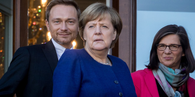 Angela Merkel zwischen FDP-Chef Christian Lindner und Katrin Göring-Eckardt, Fraktionsvorsitzende der Grünen im Bundestag
