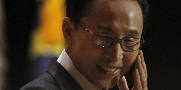 South Korea's President Lee Myung-bak smiles after a news conference during the Nuclear Security Summit at the Convention and Exhibition Center (COEX) in Seoul March 27, 2012. REUTERS/Kim Hong-Ji (SOUTH KOREA - Tags: POLITICS MILITARY)