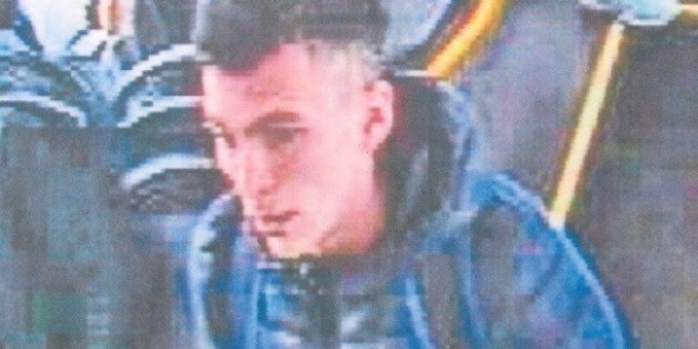 Der Tatverdächtige in dem Bus der KVB-Linie 145 in Richtung Bocklemünd