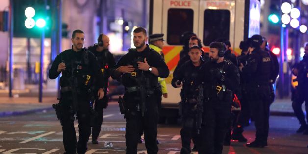 Armed police patrol along Oxford street following an incident in central London on November 24, 2017.
British police said they were responding to an 'incident' at Oxford Circus in central London on Friday and have evacuated the Underground station, in an area thronged with people on a busy shopping day. / AFP PHOTO / Daniel LEAL-OLIVAS (Photo credit should read DANIEL LEAL-OLIVAS/AFP/Getty Images)