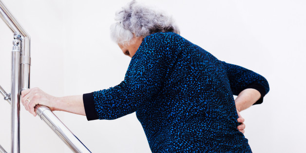 87-Jährige braucht 2 Stunden, um in den vierten Stock zu kommen (Symbolbild)