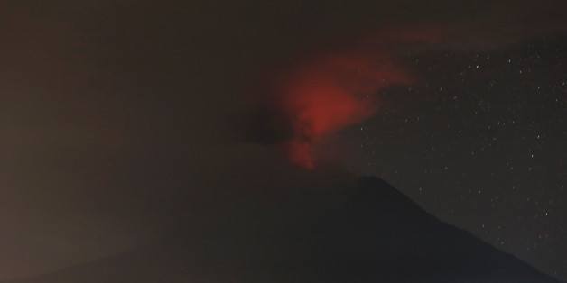 Mount Agung volcano erupts as seen from Glumpang village, Karangasem, Bali, Indonesia November 26, 2017. REUTERS/Johannes P. Christo