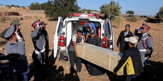 Enterrement, le 22 novembre 2017, d'une des victimes de la bousculade mortelle survenue trois jours plus tôt à Sidi Boulaalam, dans la province d'Essaouira.
