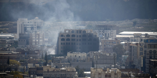 Smoke billows behind a building in the Yemeni capital Sanaa on December 3, 2017, during clashes between Huthi rebels and supporters of Yemeni ex-president Ali Abdullah Saleh. / AFP PHOTO / Mohammed HUWAIS (Photo credit should read MOHAMMED HUWAIS/AFP/Getty Images)