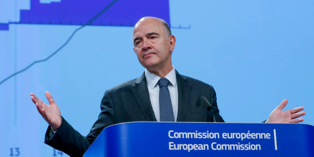 European Commissioner for Economic and Financial Affairs Pierre Moscovici presents the EU executive's autumn economic forecasts during a news conference at the EU Commission headquarters in Brussels, Belgium November 9, 2017. REUTERS/Yves Herman