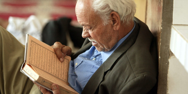 An elderly man reads the Koran in the Kawtar Mosque in Blida during the holy month of Ramadan, in Algiers September 27, 2006. Muslims across the world abstain from eating, drinking, and sexual relations from sunrise to sunset during Ramadan, the holiest month in the Islamic calendar. REUTERS/Louafi Larbi (ALGERIA)