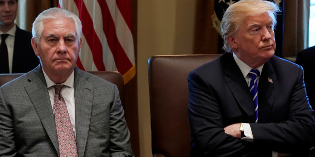 U.S. President Donald Trump and Secretary of State Rex Tillerson look up during a Cabinet meeting at the White House in Washington, U.S., November 20, 2017. REUTERS/Kevin Lamarque