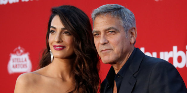 Si seulement tous les parents étaient comme les Clooney quand ils voyagent avec leurs enfants...