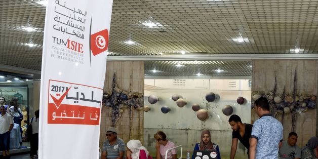 A picture taken on August 4, 2017 shows employees of the Tunisian ISIE elections body sitting at an outreach booth at a shopping mall in the capital Tunis, in a bid to encourage citizens to register to vote in the upcoming municipal elections, due in December 2017. / AFP PHOTO / FETHI BELAID (Photo credit should read FETHI BELAID/AFP/Getty Images)