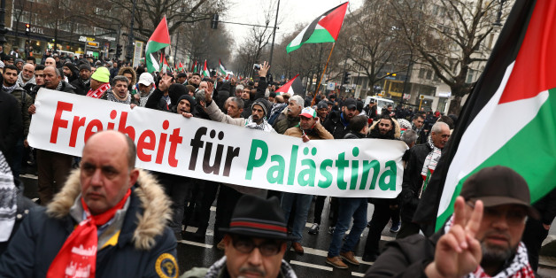 Anti-Trump protesters march during a demonstration in Berlin, Germany, December 15, 2017, against the U.S. presidentâs decision to recognise Jerusalem as Israel's capital. REUTERS/Christian Mang