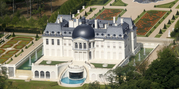 An aerial view of a luxurious private house in Louveciennes, near Paris July 14, 2011. The Chateau Louis XIV is a brand new luxurious private property inspired by the Chateau of Vaux le Vicomte near Paris. REUTERS/Charles Platiau (FRANCE - Tags: CITYSCAPE)