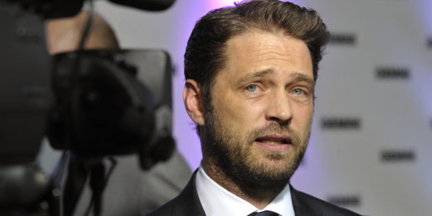 Jason Priestley raconte la fois où il a mis "son poing dans la figure" de Harvey Weinstein