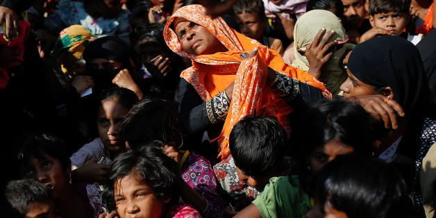 Rohingya refugees wait for a food distribution at the Balukhali refugee camp near Cox's Bazar, Bangladesh December 15, 2017. REUTERS/Alkis Konstantinidis