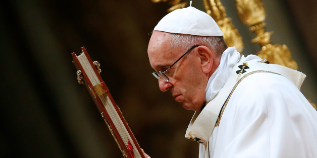 Pope Francis leads the Christmas night Mass in Saint Peter's Basilica at the Vatican December 24, 2017. REUTERS/Tony Gentile