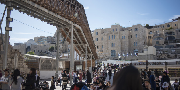 Tourists and locals pass a walkway to Temple Mount running through the Western Wall in Jerusalem, Israel, on Sunday, Dec. 17, 2017. The United Nations Security Council is expected to vote on an Egyptian draft resolution Monday that 'calls upon all States to refrain from the establishment of diplomatic missions' in Jerusalem, after U.S. President Donald Trump recognized the city as Israels capital. Photographer: Geraldine Hope Ghelli/Bloomberg via Getty Images
