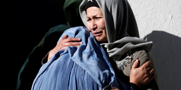 Afghan women mourn inside a hospital compound after a suicide attack in Kabul, Afghanistan December 28, 2017. REUTERS/Mohammad Ismail TPX IMAGES OF THE DAY