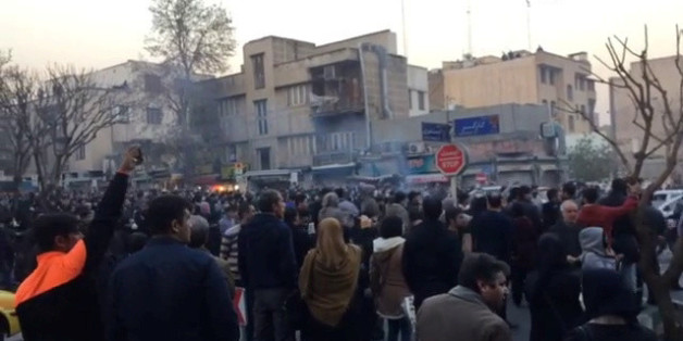 Des manifestants à Téhéran, Iran, 30 décembre 2017.