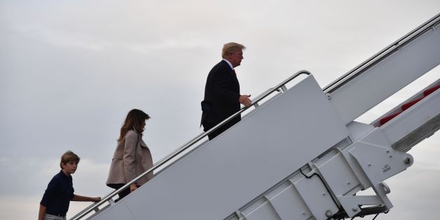 US President Donald Trump departs from West Palm Beach, Florida with First Lady Melania Trump and son Barron Trump en route to Washington, DC on January 1, 2018. / AFP PHOTO / Nicholas Kamm (Photo credit should read NICHOLAS KAMM/AFP/Getty Images)
