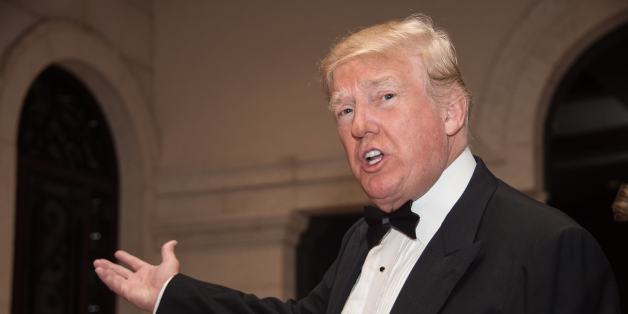 US President Donald Trump arrives for a new year's party at Trump's Mar-a-Lago resort in Palm Beach, Florida, on December 31, 2017. / AFP PHOTO / NICHOLAS KAMM (Photo credit should read NICHOLAS KAMM/AFP/Getty Images)
