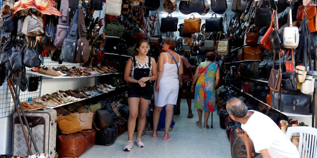 Russian tourists are seen shopping at the old medina in Sousse, Tunisia, September 30, 2017. Picture taken September 30, 2017. REUTERS/Zoubeir Souissi