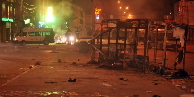 Tunisian police track down rioters in Ettadhamen on the outskirts of Tunis late on January 8, 2018 after price hikes ignited protests in the North African country. / AFP PHOTO / SOFIENE HAMDAOUI (Photo credit should read SOFIENE HAMDAOUI/AFP/Getty Images)