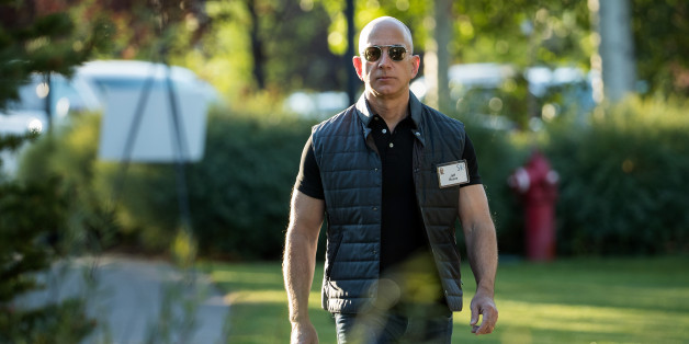 SUN VALLEY, ID - JULY 13: Jeff Bezos, chief executive officer of Amazon, arrives for the third day of the annual Allen & Company Sun Valley Conference, July 13, 2017 in Sun Valley, Idaho. Every July, some of the world's most wealthy and powerful businesspeople from the media, finance, technology and political spheres converge at the Sun Valley Resort for the exclusive weeklong conference. (Photo by Drew Angerer/Getty Images)