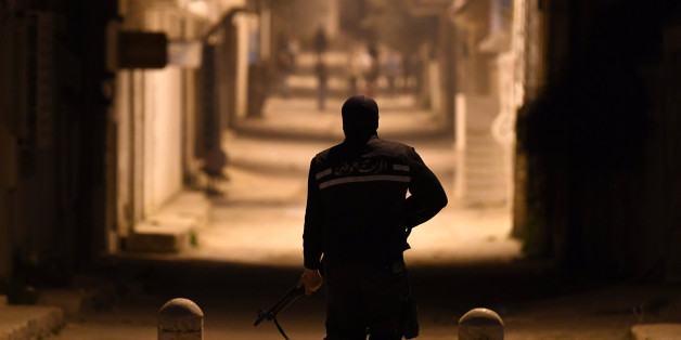 A member of the Tunisian security forces stands across protesters during clashes in the Ettadhamen on the outskirts of Tunis late on January 10, 2018, after price hikes ignited protests in the North African country.
More than 200 people have been arrested and dozens of police hurt during clashes in Tunisia, the interior ministry said, as anger over austerity measures spilt over into unrest
/ AFP PHOTO / FETHI BELAID (Photo credit should read FETHI BELAID/AFP/Getty Images)