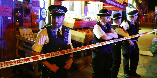 Des officiers de police près de la mosquée de Finsbury Park, au nord de Londres, le 19 juin 2017.