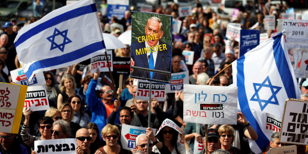 À Tel Aviv, des milliers d'Israéliens réclament le départ de Netanyahou, accusé de corruption, le 16 février 2018.