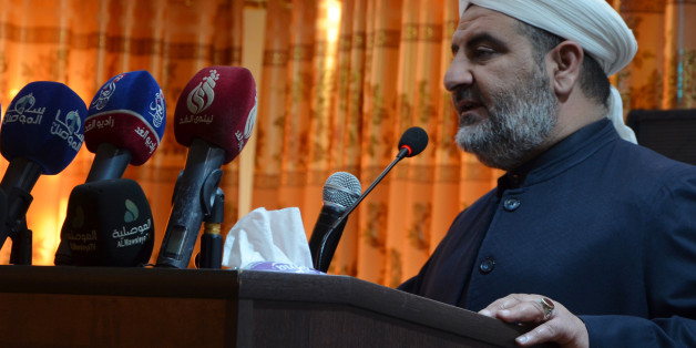 Sheikh Saleh al-Obeidi, head of the Muslim Scholars Forum of Mosul, delivers a speech at a graduation ceremony in the northern Iraqi city on February 8, 2018.Iraqi volunteers aged from 25 to 45 heralding from all sectors of society in Mosul, Iraq's second city and the former Islamic State (IS) group's capital, including mechanics, teachers and a sheikh signed up for a week-long course run by Muslim Scholars Forum of Mosul on how to combat IS jihadists' ideology. / AFP PHOTO / Ahmad MUWAFAQ