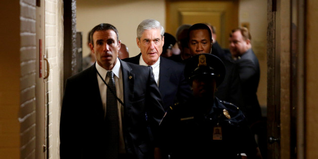 Special Counsel Robert Mueller departs surrounded by police and security after briefing members of the U.S. Senate on his investigation into potential collusion between Russia and the Trump campaign on Capitol Hill in Washington, U.S., June 21, 2017. REUTERS/Joshua Roberts TPX IMAGES OF THE DAY