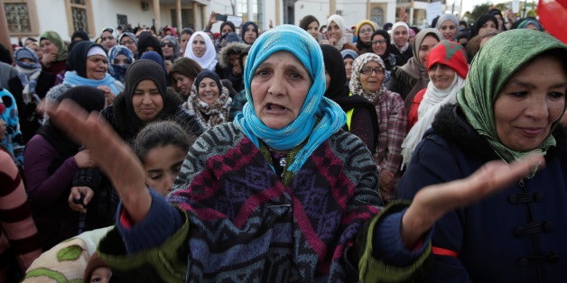 A women shouts slogans during a protest about the lack of jobs after two miners died while working in a clandestine coal mine, in Jerada, Morocco, January 20, 2018. Picture taken January 20, 2018. REUTERS/Youssef Boudlal