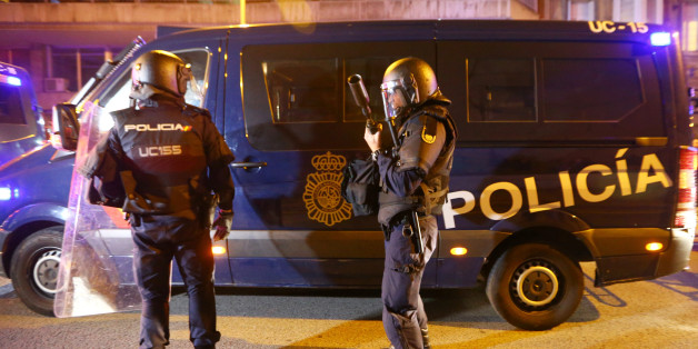 Officers of the Spanish National Police stand outside the High Court of Justice of Catalonia in Barcelona, Spain, October 10, 2017. REUTERS/Ivan Alvarado
