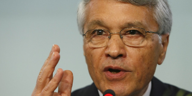 Algerian Oil Minister and OPEC President Chakib Khelil addresses a news conference after a meeting of OPEC oil ministers in Vienna September 10, 2008. REUTERS/Heinz-Peter Bader (AUSTRIA)