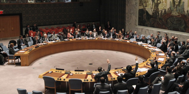 The United Nations Security Council votes to approve a resolution calling for the establishment of a U.N. mission to oversee disarmament should Colombia's government and leftist FARC rebels reach a peace deal at U.N. headquarters in New York, January 25, 2016. REUTERS/Mike Segar