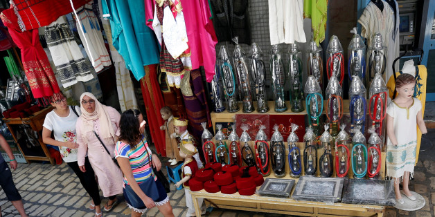 Algerian tourists are seen shopping at the old medina in Sousse, Tunisia, September 30, 2017. Picture taken September 30, 2017. REUTERS/Zoubeir Souissi