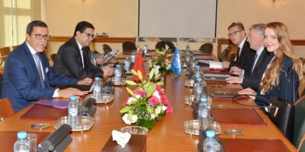 Le ministre des Affaires étrangères Nasser Bourita, accompagné de Omar Hilale, représentant permanent du Maroc à l'ONU, lors d'entretiens avec l'envoyé personnel du SG de l'ONU au Sahara, Horst Köhler, octobre 2017, Rabat.
