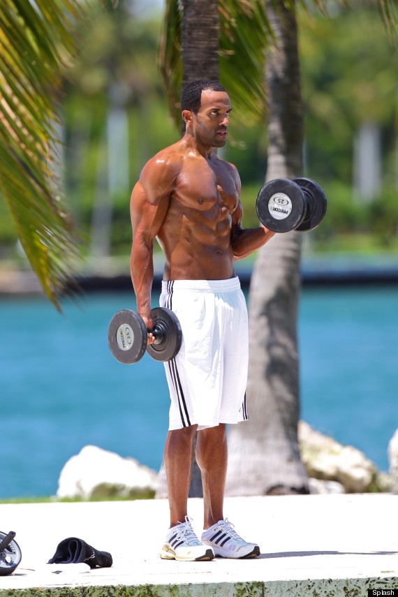 Craig David Shows Off His Six Pack On Miami Beach Huffpost Uk 