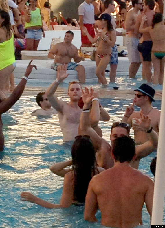 Vegas Pool Nude Babes - Free Sex Pics