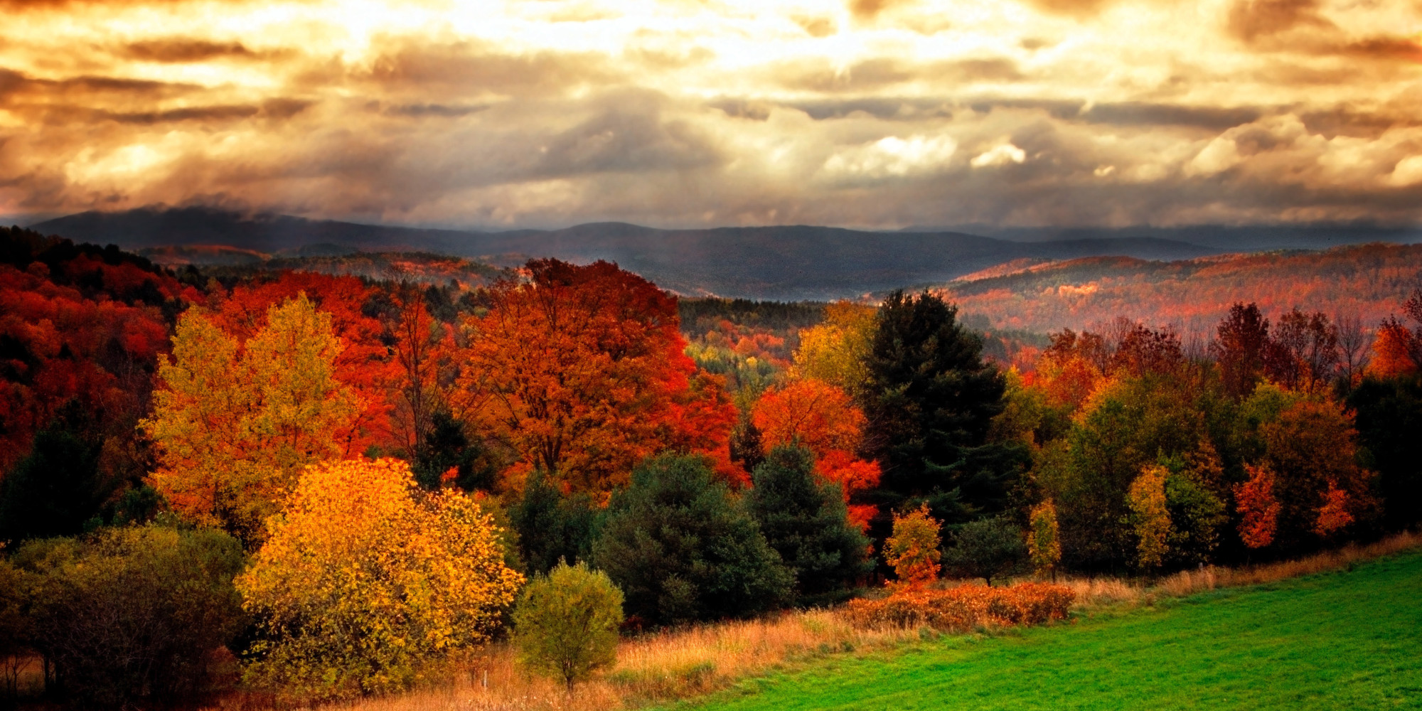 beautiful fall scenery in vermont