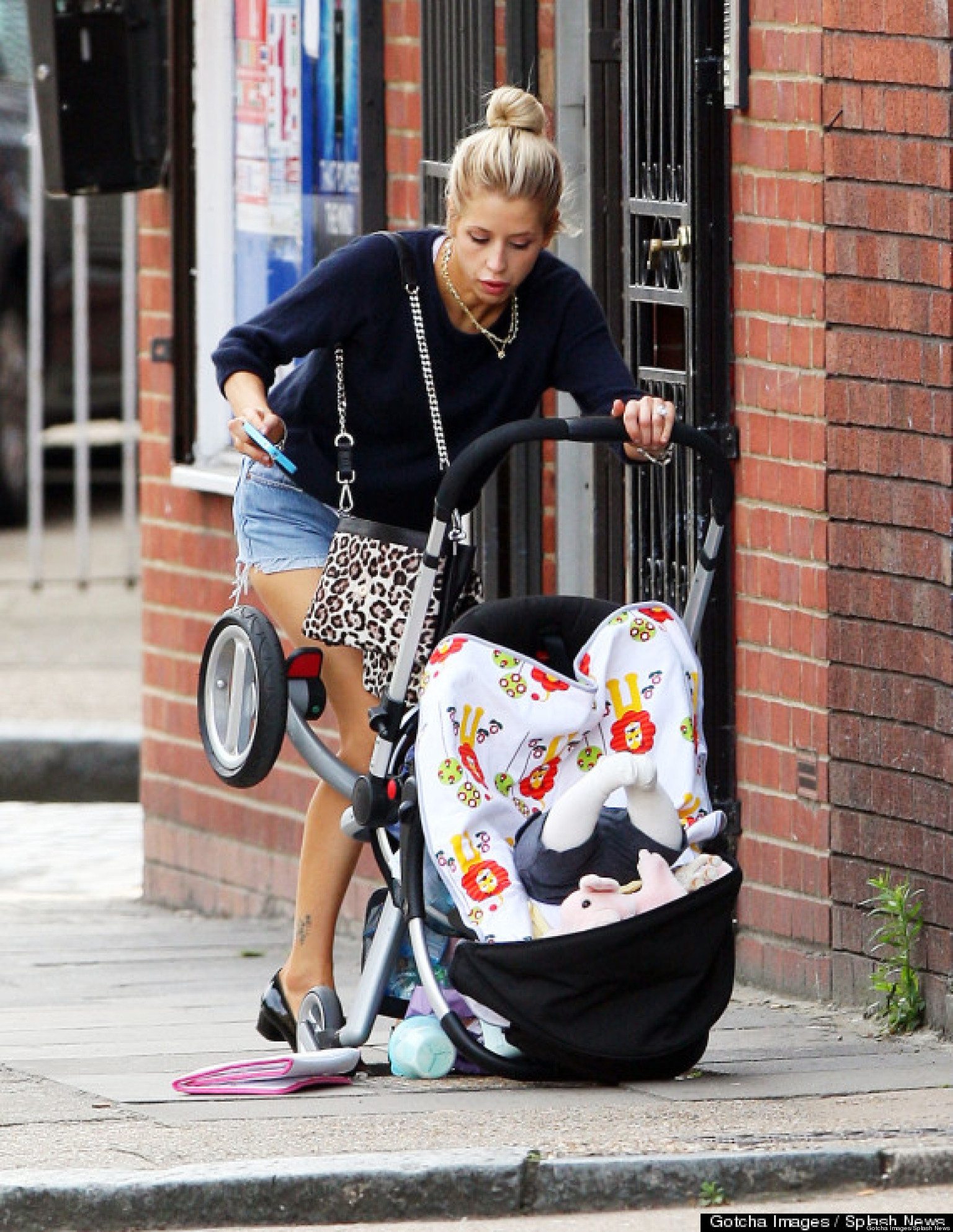 Peaches Geldof Drops Her Baby, But Not Her Cell Phone Call (PHOTOS