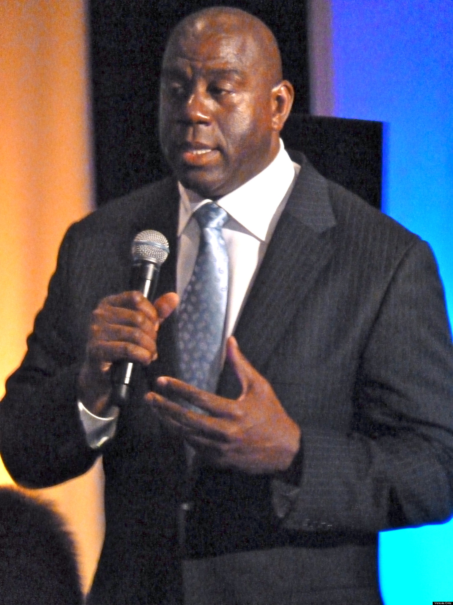 Magic Johnson, de estrella de baloncesto a un ejemplo de lucha contra