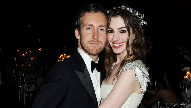 Anne Hathaway Wedding Dress The Actress Weds In Gauzy Valentino PHOTO   H ANNE HATHAWAY WEDDING 640x362 