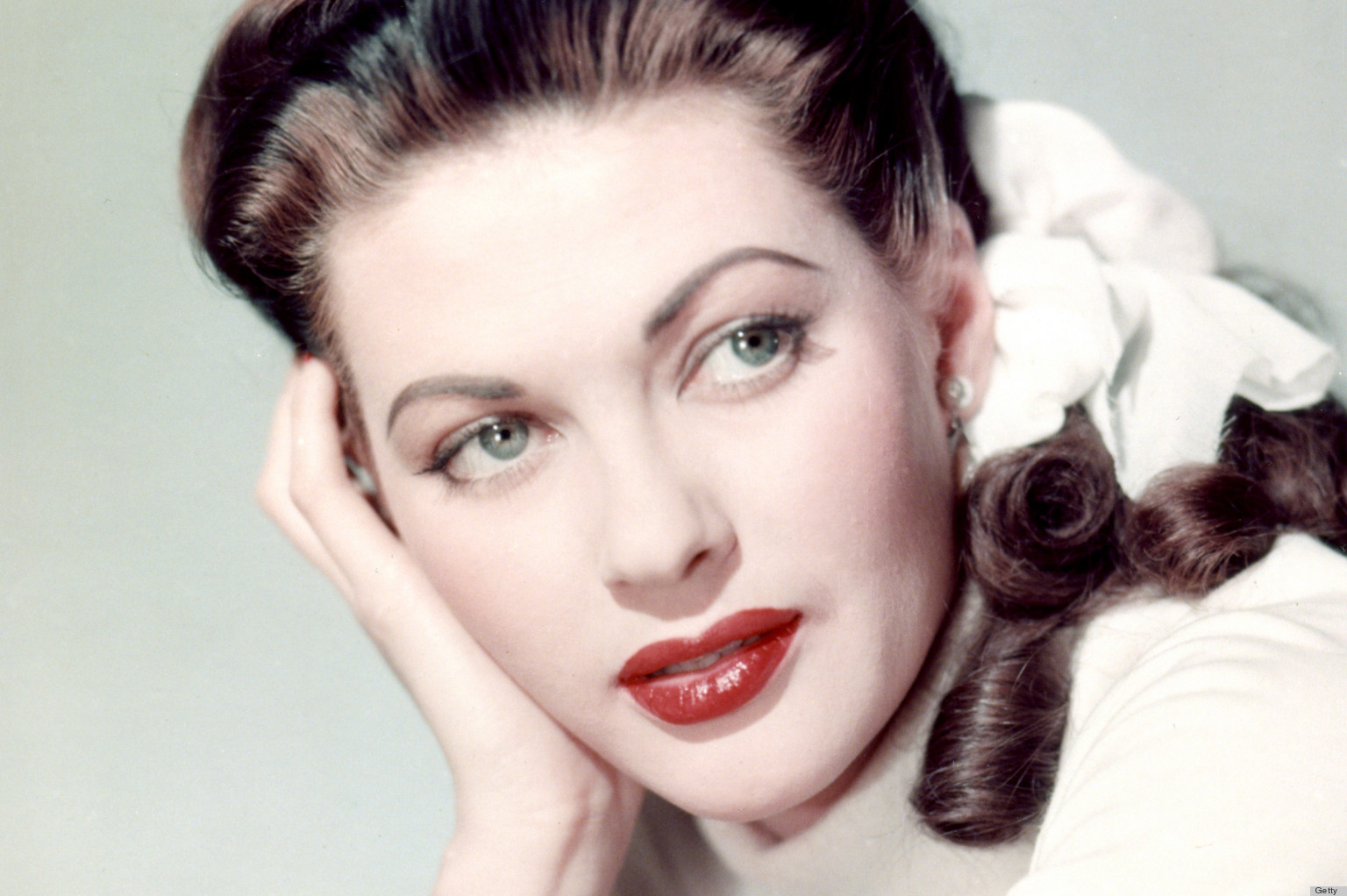 Pictures Of Victory Roll Hairstyles