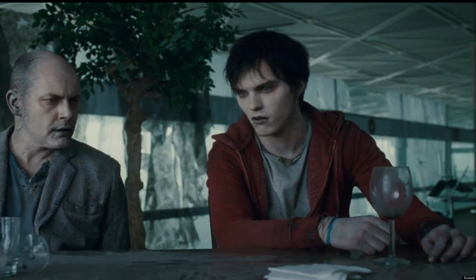 Warm Bodies Trailer Zombies Get Romantic In Upcoming Movie Video Huffpost 